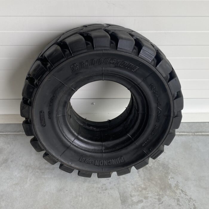 Bridgestone 18x7-8 täisrehv